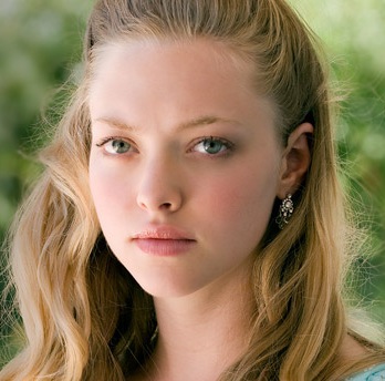 amanda-seyfried-as-sarah-henrickson.jpg