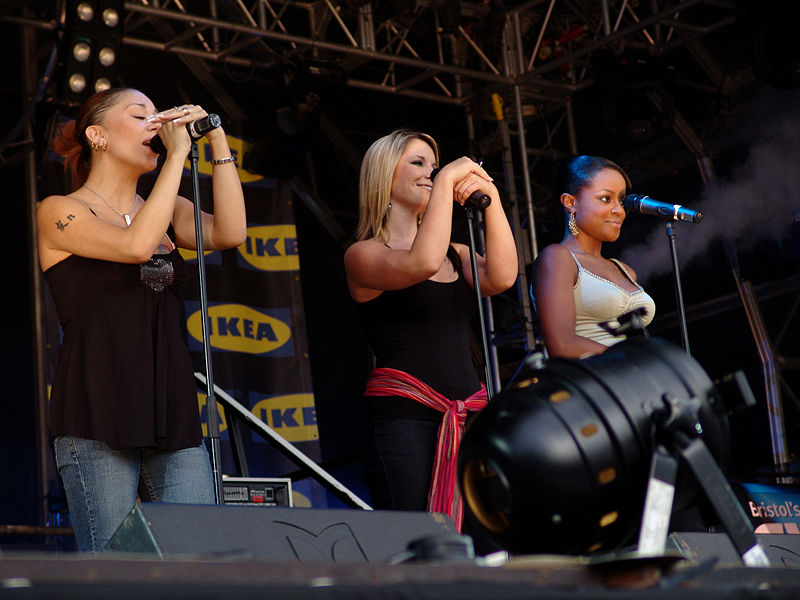 800px-Sugababes_GWR_Bristol.jpg